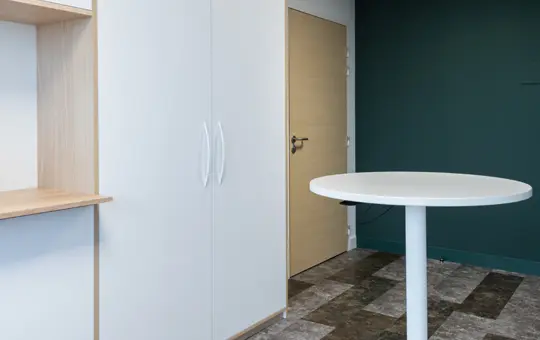 Vue cafétéria — Bureaux de direction — Chambre des Métiers, Rennes — Nolwenn Kevell, architecte d’intérieur — vue 10