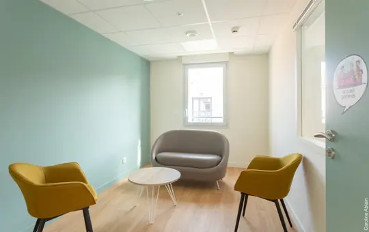 Vue salon famille — Maison des enfants, Pornic — Nolwenn Kevell, architecte d’intérieur — vue 15